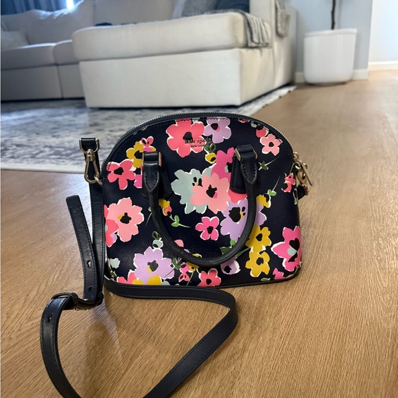 Handbags - Floral Black Handbag